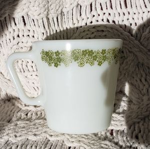 Vintage spring blossom / green daisy coffee mug